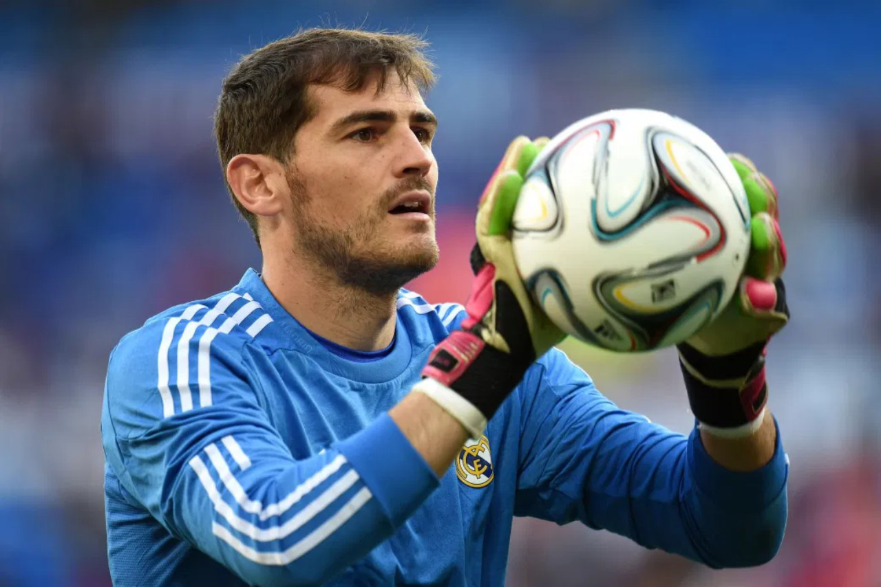 Iker Casillas bị nghi đau tim