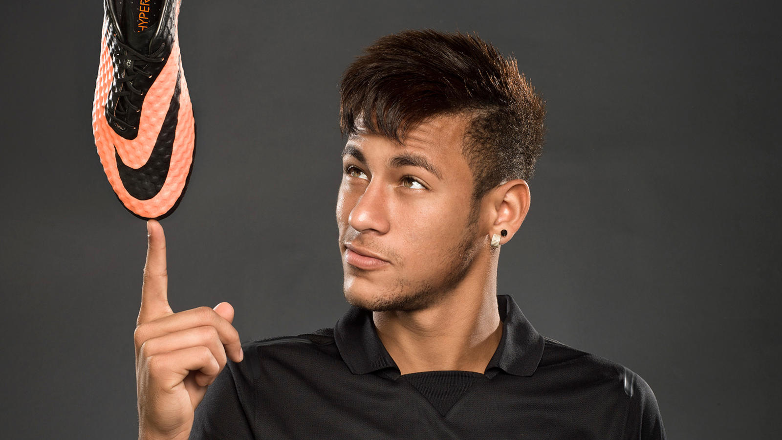 Neymar đã hợp tác rất lâu với Nike