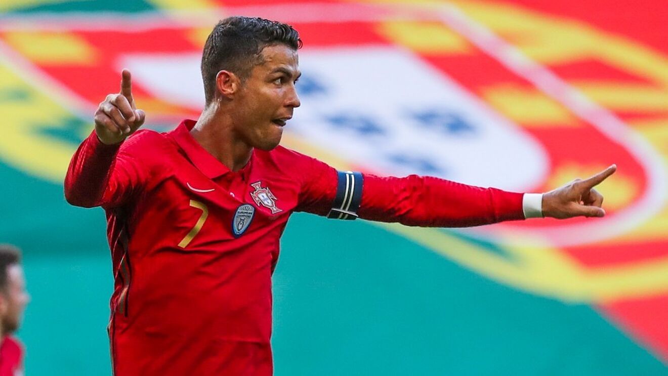 Cristiano Ronaldo lo lắng sợ lây nhiễm