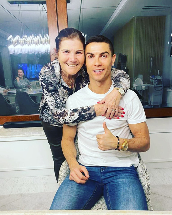 Mẹ C>Ronaldo mong muốn con trai trở về Sporting Lisbon
